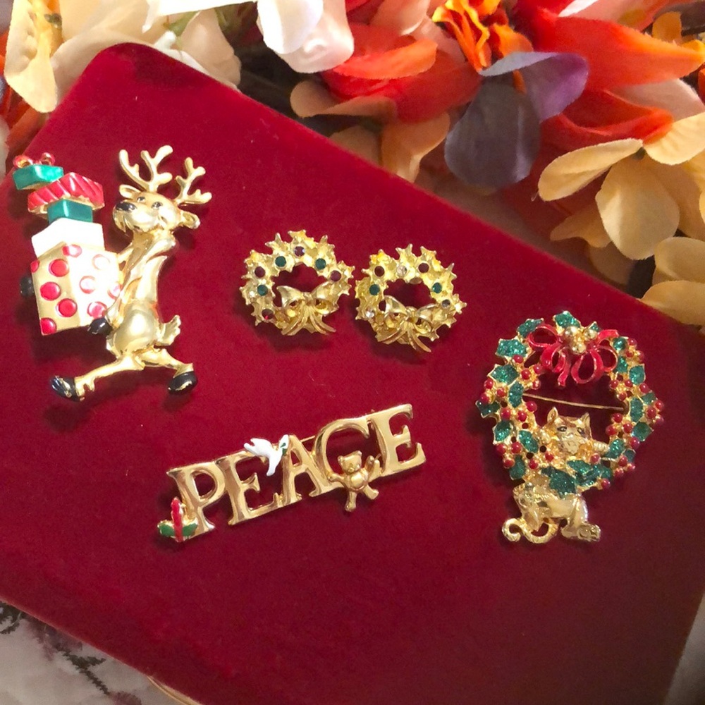 Vintage Christmas pin bundle and wreath post earring set.